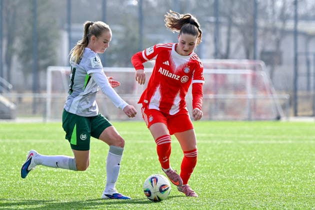 v li Linnea Saelen Wolfsburg, 31 Samira Di Lauro FCB, 8 in duel, duel, tackle, dynamic, action, action, 08 02 2026, Munich Germany , Football,2 Women Bundesliga, FC Bayern München II VfL Wolfsburg II, DFB DFL REGULATIONS PROHIBIT ANY USE OF PHOTOGRAPHS AS IMAGE SEQUENCES AND OR QUASI VIDEO xslx