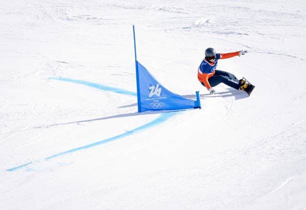 LIVIGNO - Michelle Dekker during the round of 16 of the parallel giant slalom snowboarding at the Winter Olympics in Milan and Cortina. IRIS VAN DEN BROEK ANP xVIxANPxSportx xxANPxIVx 550025495 originalFilename: 550025495.jpg