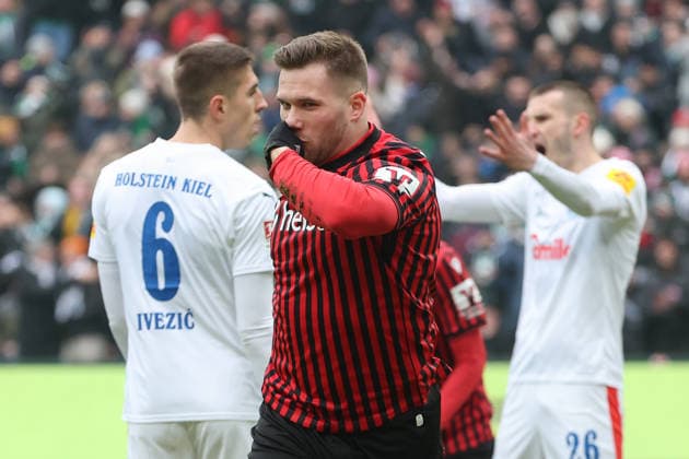 2 Bundesliga Hannover 96 Holstein Kiel on 08 02 2026 at the Heinz von Heiden Arena in Hannover Cheering, goal celebration, goal scorer Benjamin Källman Kaellman Hannover cheers after his goal for 1 to 0 MH