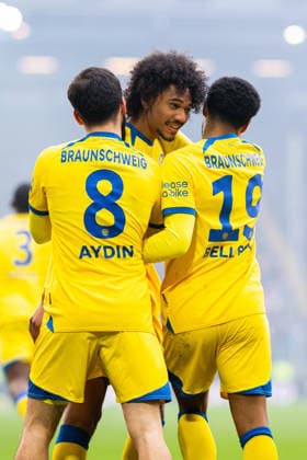 08 02 2026 Soccer, 2025 2026, 2 Bundesliga, Matchday 21, DSC Arminia Bielefeld Eintracht Braunschweig M Sidi Sane Braunschweig celebrates after his goal to 1 1 with L R Mehmet Aydin Braunschweig , Leon Bell Bell Braunschweig DFL REGULATIONS PROHIBIT ANY USE OF PHOTOGRAPHS AS IMAGE SEQUENCES AND OR QUASI VIDEO