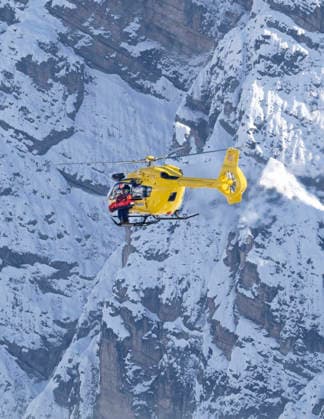 February 8, 2026, Cortina, Belluno, Italy: LINDSEY VONN being airlifted to a hospital after crashing on her first attempt at the Alpine Skiing Women s Downhill in Cortina at the Tofane Alpine Skiing Centre on February 8, 2026 during the Milano Cortina 2026 Olympics. Cortina Italy - ZUMAh234 20260208_oly_h234_002 Copyright: xMarkxEdwardxHarrisx