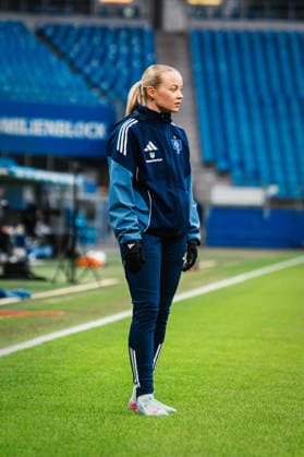 Google Pixel Womens Bundesliga Hamburger SV vs RB Leipzig, 08 02 2026 Mia Büchele Hamburger SV, 17 during warm-up Soccer, Google Pixel Womens Bundesliga, 17 Matchday Hamburger SV vs RB Leipzig on 08 02 2026 at Volksparkstadion, Hamburg DFB REGULATIONS PROHIBIT ANY USE OF PHOTOGRAPHS AS IMAGE SEQUENCES AND OR QUASI VIDEO Copyright: xBEAUTIFULxSPORTS Tonhäuserx