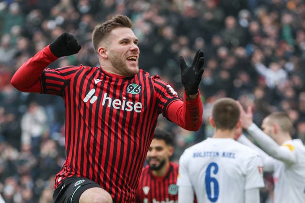 2 Bundesliga Hannover 96 Holstein Kiel on 08 02 2026 at the Heinz von Heiden Arena in Hannover Cheering, goal celebration, goal scorer Benjamin Källman Kaellman Hannover cheers after his goal for 1 to 0 MH