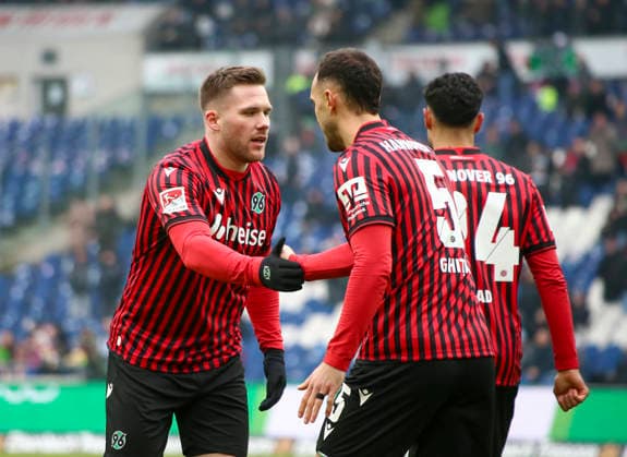 Germany Soccer 2 Bundesliga 2025 26, 21 Matchday Hannover 96 vs Holstein Kiel Heinz von Heiden Arena Stadion Hannover Goal celebration Benjamin Källman Benjamin Kallman Hannover 96, 9 Virgil GhiÅ£Äƒ Virgil Ghita Hannover 96, 5 Hannover Copyright: xAymanxAlahmedx