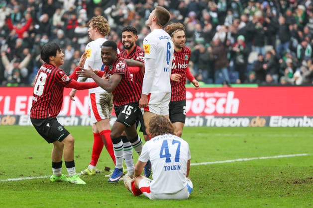 2 Bundesliga Hannover 96 Holstein Kiel on 08 02 2026 at the Heinz von Heiden Arena in Hannover Cheering, goal celebration, goal scorer, goal scorer Noel Aseko Nkili Hannover cheers with the team after his goal for 2 to 0 MH