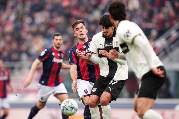 Bologna s Thijs Dallinga fights for the ball with ParmaÕs Mariano Troilo during the Serie A soccer match between Bologna and Parma at the Renato DallÕAra Stadium in Bologna, north Italy - Sunday, February 8, 2026 -  Copyright: xMassimoxPaolone LaPressex