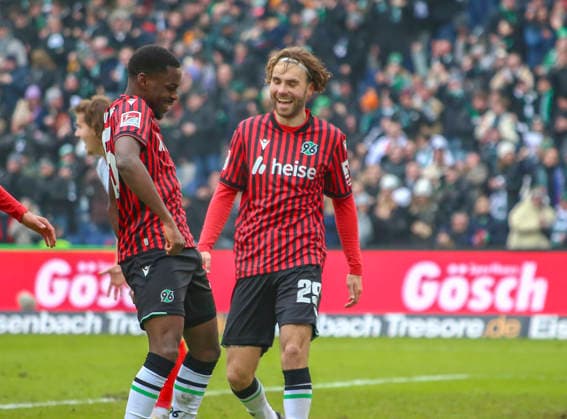 Germany Soccer 2 Bundesliga 2025 26, 21 Matchday Hannover 96 vs Holstein Kiel Heinz von Heiden Arena Stadion Hannover Goal celebration Noël Así ko Noel Aseko Hannover 96, 15 Kolja Oudenne Hannover 96, 29 Hannover Copyright: xAymanxAlahmedx