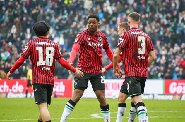 Germany Soccer 2 Bundesliga 2025 26, 21 Matchday Hannover 96 vs Holstein Kiel Heinz von Heiden Arena Stadion Hannover Daisuke Yokota Hannover 96, 18 Boris Tomiak Hannover 96, 3 Ime Okon Hannover 96, 20 Hannover Copyright: xAymanxAlahmedx