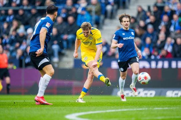 08 02 2026 Soccer, 2025 2026, 2 Bundesliga, Matchday 21, DSC Arminia Bielefeld Eintracht Braunschweig M Lukas Frenkert Braunschweig scores the goal for 1 2 DFL REGULATIONS PROHIBIT ANY USE OF PHOTOGRAPHS AS IMAGE SEQUENCES AND OR QUASI VIDEO
