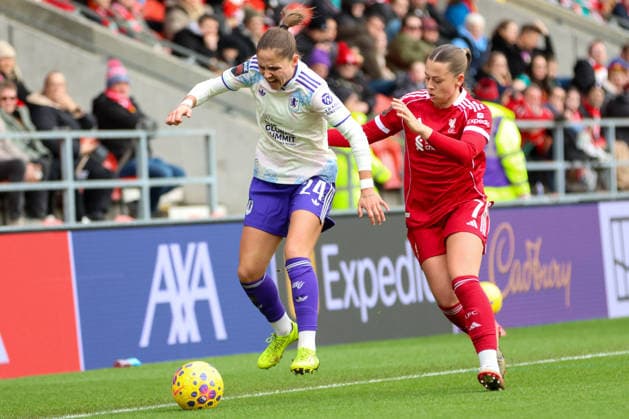 Liverpool FC Women v Aston Villa Women - Women s Super League 25 26 Liverpool s Cornelia Kapocs puts Oceane Deslandes under pressure during match against Aston Villa - Women s Super League 25 26 08.02.2026 Liverpool Brewdog Stadium United Kingdom Copyright: xZacharyxLockex