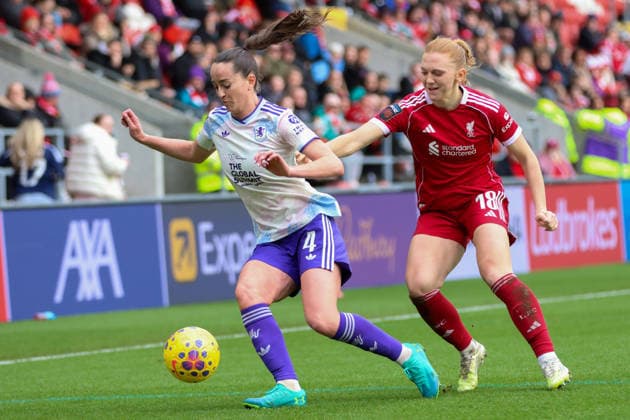 Liverpool FC Women v Aston Villa Women - Women s Super League 25 26 Liverpool s Ceri Holland puts Anna Patten under pressure during match against Aston Villa - Women s Super League 25 26 08.02.2026 Liverpool Brewdog Stadium United Kingdom Copyright: xZacharyxLockex
