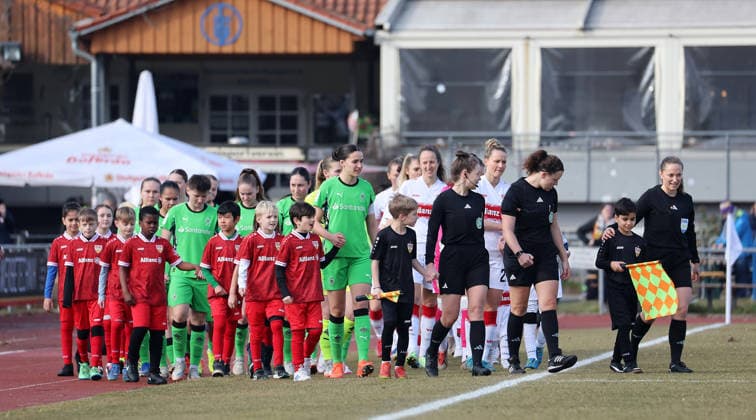 0802 2026, Germany, Stuttgart, Soccer 2 Bundesliga, VfB Stuttgart vs Borussia Mönchengladbach, the teams enter the pitch