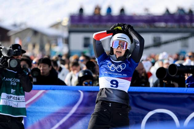 OLYMPICS - Winter Olympic Games, Olympische Spiele, Olympia, OS Milano Cortina 2026 LIVIGNO,ITALY,08.FEB.26 - OLYMPICS, SNOWBOARD - Winter Olympic Games Milano Cortina 2026, Parallel Giant Slalom, final, women, men. Image shows the rejoicing of Sabine Payer (AUT).  GEPAxpictures xWolfgangxGrebien
