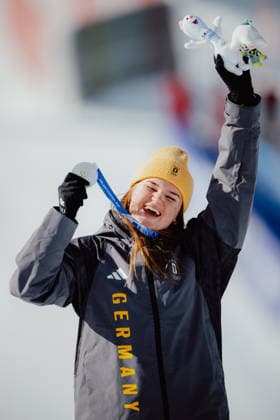 OLYMPICS - Winter Olympic Games, Olympische Spiele, Olympia, OS Milano Cortina 2026 CORTINA D AMPEZZO,ITALY,08.FEB.26 - OLYMPICS, ALPINE SKIING - Winter Olympic Games Milano Cortina 2026,, downhill, women. Image shows the rejoicing of Emma Aicher (GER).  GEPAxpictures xAlexanderxSolc