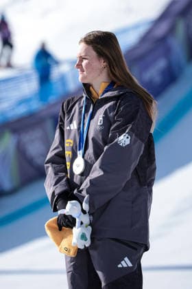 Emma Aicher (GER), 2nd place, silver medal, on the podium at the end of the Olympic Winter games, Winterspiele,Spiele, Summer games Milano-Cortina 2026, Alpine Skiing Women s Downhill on February 08, 2026 at Tofane Alpine Skiing Centre in Cortina d Ampezzo, Italy  Copyright: xLucianoxMariaxBisi IPAxSportx xipa-agency.netx xx IPA_71126906 IPA_Agency_IPA71126906