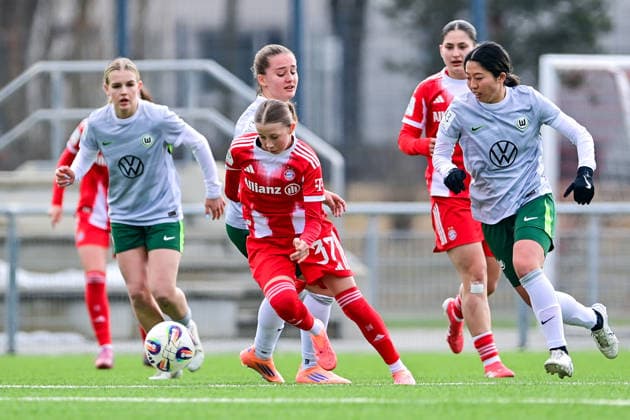 v li Clara Choisy FCB, 37 Hitomi Yamaue Wolfsburg, 23 in duel, duel, tackle, dynamic, action, action, 08 02 2026, Munich Germany , Football,2 Women Bundesliga, FC Bayern München II VfL Wolfsburg II, DFB DFL REGULATIONS PROHIBIT ANY USE OF PHOTOGRAPHS AS IMAGE SEQUENCES AND OR QUASI VIDEO xslx