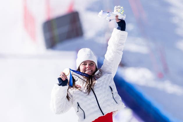 CORTINA, ITALY - FEBRUARY 8: Breezy Johnson (USA) with her Gold medal during the medal ceremony of the Alpine Skiing Women™s Downhill at the Milano Cortina 2026 Olympics at Tofane Alpine Skiing Centre on day 3 of the Milano Cortina 2026 Olympics on February 8, 2026 in Cortina, Italy. Editorial use only. Venezia Italy Copyright: xSteffiexWunderlx