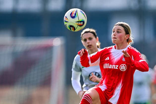 Maria Plattner FCB, 18 am Ball, 08 02 2026, München Deutschland , Fußball,2 Frauen Bundesliga, FC Bayern München II VfL Wolfsburg II, DFB DFL REGULATIONS PROHIBIT ANY USE OF PHOTOGRAPHS AS IMAGE SEQUENCES AND OR QUASI VIDEO xslx