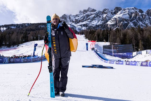 CORTINA, ITALY - FEBRUARY 8: Emma Aicher (Germany) posing with the Bronze medal during the medal ceremony of the Alpine Skiing Women™s Downhill at the Milano Cortina 2026 Olympics at Tofane Alpine Skiing Centre on day 3 of the Milano Cortina 2026 Olympics on February 8, 2026 in Cortina, Italy. Editorial use only. Venezia Italy Copyright: xSteffiexWunderlx