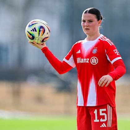 Laura Dafinger FCB, 15 at throw-in, single picture, action, action, 08 02 2026, Munich Germany , Soccer,2 Women Bundesliga, FC Bayern München II VfL Wolfsburg II, DFB DFL REGULATIONS PROHIBIT ANY USE OF PHOTOGRAPHS AS IMAGE SEQUENCES AND OR QUASI VIDEO xslx