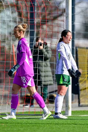 from left Anna Klink goalkeeper, goalkeeper, FCB, 38 after the goal to 1 2 disappointed, disappointment, frustration, disappointed, pessimistic, goalkeeper Hitomi Yamaue Wolfsburg, 23 with goal celebration, jubilation, goal celebration, celebrate the goal, goal, celebration, jubilation over the goal, optimistic, action, action, 08 02 2026, Munich Germany , Soccer,2 Women Bundesliga, FC Bayern München II VfL Wolfsburg II, DFB DFL REGULATIONS PROHIBIT ANY USE OF PHOTOGRAPHS AS IMAGE SEQUENCES AND OR QUASI VIDEO xslx