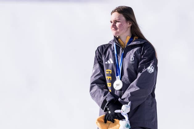 CORTINA, ITALY - FEBRUARY 8: Emma Aicher (Germany) winning Silver during the medal ceremony of the Alpine Skiing Women™s Downhill at the Milano Cortina 2026 Olympics at Tofane Alpine Skiing Centre on day 3 of the Milano Cortina 2026 Olympics on February 8, 2026 in Cortina, Italy. Editorial use only. Venezia Italy Copyright: xSteffiexWunderlx