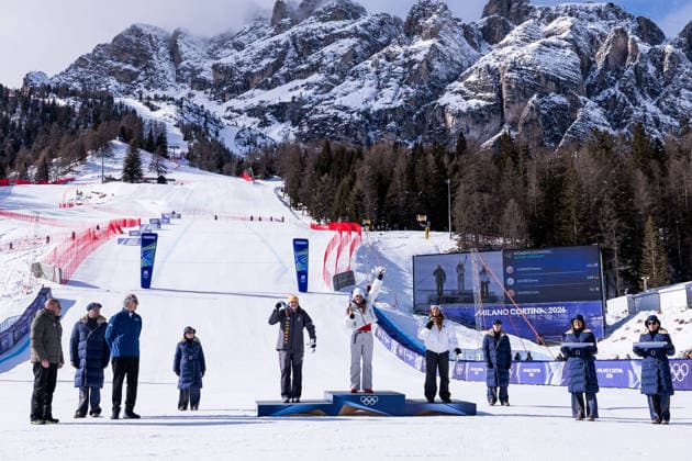 CORTINA, ITALY - FEBRUARY 8: The Podium Silver Emma Aicher (Germany), Gold Breezy Johnson (USA), Bronze Sofia Goggia (Italy) during the medal ceremony of the Alpine Skiing Women™s Downhill at the Milano Cortina 2026 Olympics at Tofane Alpine Skiing Centre on day 3 of the Milano Cortina 2026 Olympics on February 8, 2026 in Cortina, Italy. Editorial use only. Venezia Italy Copyright: xSteffiexWunderlx