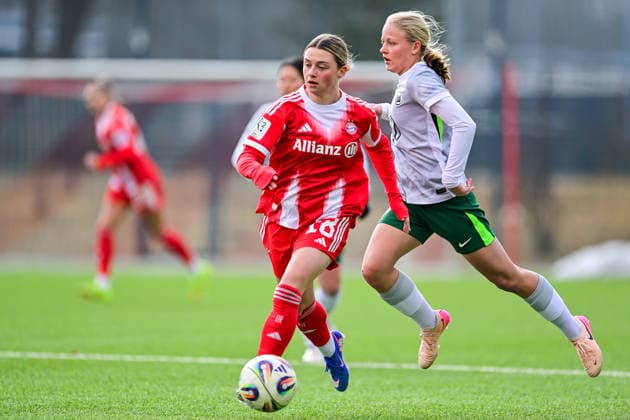 v li Maria Plattner FCB, 18 Annika Mueller Wolfsburg, 26 in duel, duel, tackle, dynamics, action, 08 02 2026, Munich Germany , Soccer,2 Women Bundesliga, FC Bayern München II VfL Wolfsburg II, DFB DFL REGULATIONS PROHIBIT ANY USE OF PHOTOGRAPHS AS IMAGE SEQUENCES AND OR QUASI VIDEO xslx