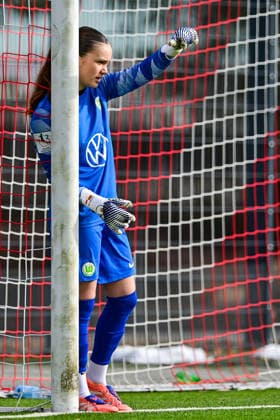 Nelly Smolarczyk Goalkeeper, Wolfsburg, 12 gives instructions, gesticulates, gesticulates with arms, gives instructions, gesticulate, cropped image, single image, action, action, 08 02 2026, Munich Germany , Football,2 Women Bundesliga, FC Bayern München II VfL Wolfsburg II, DFB DFL REGULATIONS PROHIBIT ANY USE OF PHOTOGRAPHS AS IMAGE SEQUENCES AND OR QUASI VIDEO xslx