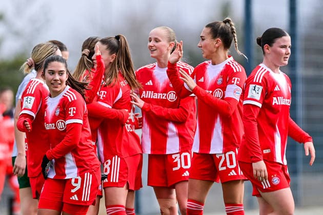 FC Bayern players celebrating the goal, celebrate the goal, goal, celebration, jubilation over the goal to 1 1, optimistic, action, action, 08 02 2026, Munich Germany , Football,2 Women Bundesliga, FC Bayern München II VfL Wolfsburg II, DFB DFL REGULATIONS PROHIBIT ANY USE OF PHOTOGRAPHS AS IMAGE SEQUENCES AND OR QUASI VIDEO xslx