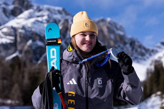CORTINA, ITALY - FEBRUARY 8: Emma Aicher (Germany) posing with the Bronze medal during the medal ceremony of the Alpine Skiing Women™s Downhill at the Milano Cortina 2026 Olympics at Tofane Alpine Skiing Centre on day 3 of the Milano Cortina 2026 Olympics on February 8, 2026 in Cortina, Italy. Editorial use only. Venezia Italy Copyright: xSteffiexWunderlx