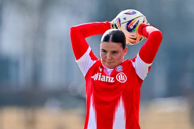 Laura Dafinger FCB, 15 at throw-in, single picture, action, action, 08 02 2026, Munich Germany , Soccer,2 Women Bundesliga, FC Bayern München II VfL Wolfsburg II, DFB DFL REGULATIONS PROHIBIT ANY USE OF PHOTOGRAPHS AS IMAGE SEQUENCES AND OR QUASI VIDEO xslx