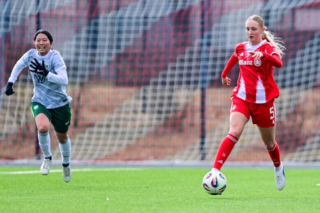 v li Hitomi Yamaue Wolfsburg, 23 Luzie Zaehringer FCB, 5 am Ball, 08 02 2026, München Deutschland , Fußball,2 Frauen Bundesliga, FC Bayern München II VfL Wolfsburg II, DFB DFL REGULATIONS PROHIBIT ANY USE OF PHOTOGRAPHS AS IMAGE SEQUENCES AND OR QUASI VIDEO xslx