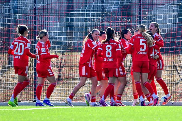 FC Bayern players with goal celebration, celebrate the goal, goal, celebration, celebration, celebration of the goal to 3 2 by Laila Portella FCB, 19 2 v re , optimistic, action, action, 08 02 2026, Munich Germany , Football,2 Women Bundesliga, FC Bayern München II VfL Wolfsburg II, DFB DFL REGULATIONS PROHIBIT ANY USE OF PHOTOGRAPHS AS IMAGE SEQUENCES AND OR QUASI VIDEO xslx