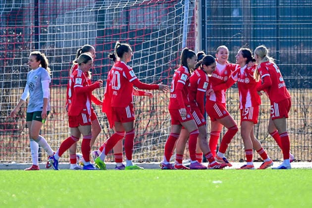 FC Bayern players with goal celebration, celebrate the goal, goal, celebration, celebration, celebration of the goal to 3 2 by Laila Portella FCB, 19 2 v re , optimistic, action, action, 08 02 2026, Munich Germany , Football,2 Women Bundesliga, FC Bayern München II VfL Wolfsburg II, DFB DFL REGULATIONS PROHIBIT ANY USE OF PHOTOGRAPHS AS IMAGE SEQUENCES AND OR QUASI VIDEO xslx