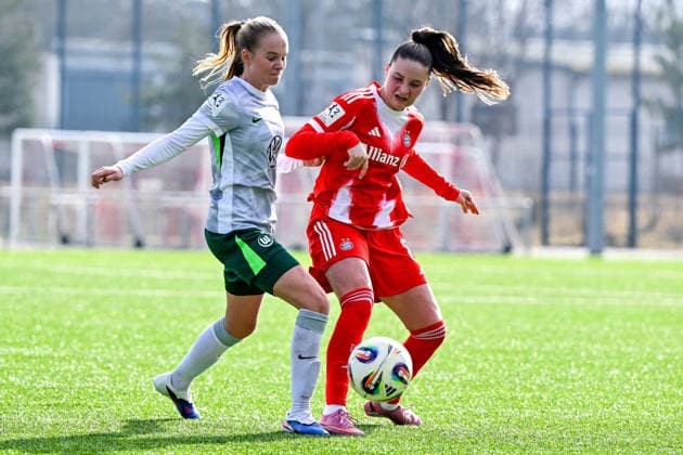 v li Linnea Saelen Wolfsburg, 31 Samira Di Lauro FCB, 8 in duel, duel, tackle, dynamic, action, action, 08 02 2026, Munich Germany , Football,2 Women Bundesliga, FC Bayern München II VfL Wolfsburg II, DFB DFL REGULATIONS PROHIBIT ANY USE OF PHOTOGRAPHS AS IMAGE SEQUENCES AND OR QUASI VIDEO xslx