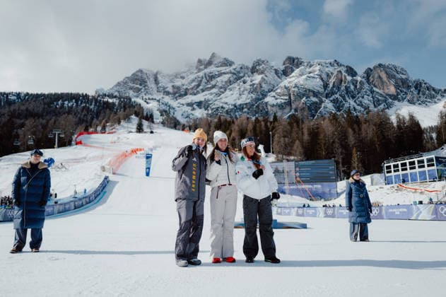 OLYMPICS - Winter Olympic Games, Olympische Spiele, Olympia, OS Milano Cortina 2026 CORTINA D AMPEZZO,ITALY,08.FEB.26 - OLYMPICS, ALPINE SKIING - Winter Olympic Games Milano Cortina 2026,, downhill, women. Image shows the rejoicing of Emma Aicher (GER), Breezy Johnson (USA) and Sofia Goggia (ITA).  GEPAxpictures xAlexanderxSolc