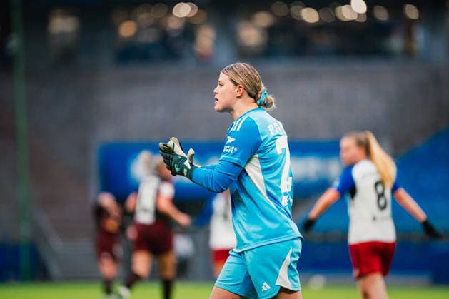 Google Pixel Womens Bundesliga Hamburger SV vs RB Leipzig, 08 02 2026 Lea Paulick Hamburger SV, 25 Soccer, Google Pixel Womens Bundesliga, 17 Matchday Hamburger SV vs RB Leipzig on 08 02 2026 at Volksparkstadion, Hamburg DFB REGULATIONS PROHIBIT ANY USE OF PHOTOGRAPHS AS IMAGE SEQUENCES AND OR QUASI VIDEO Copyright: xBEAUTIFULxSPORTS Tonhäuserx