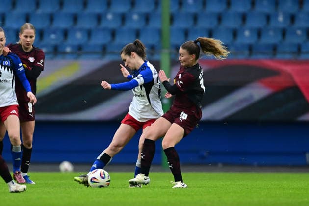 Soccer I Women I Season 2025 2026 I Bundesliga I 17 Matchday I Hamburger SV RB Leipzig I 08 02 2026 Lea Paulick 25, Hamburger SV Lina von Schrader 28, RB Leipzig Hamburg Volkspark, Volksparkstadion, Stadium, Volkspark Stadion Hamburg Germany Copyright: xLobeca FelixxSchlikisx