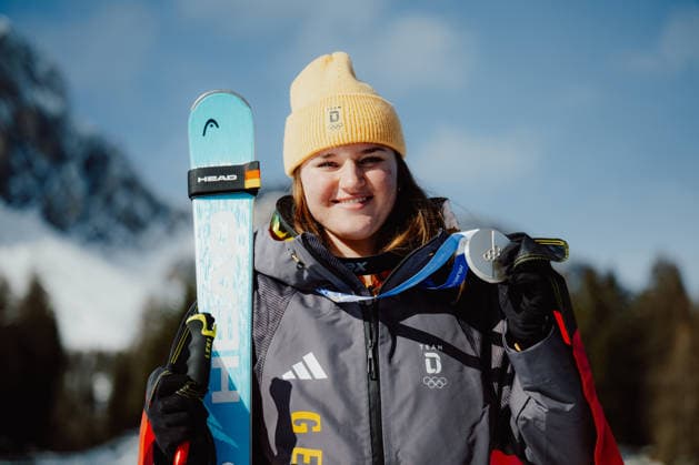 OLYMPICS - Winter Olympic Games, Olympische Spiele, Olympia, OS Milano Cortina 2026 CORTINA D AMPEZZO,ITALY,08.FEB.26 - OLYMPICS, ALPINE SKIING - Winter Olympic Games Milano Cortina 2026,, downhill, women. Image shows the rejoicing of Emma Aicher (GER).  GEPAxpictures xAlexanderxSolc
