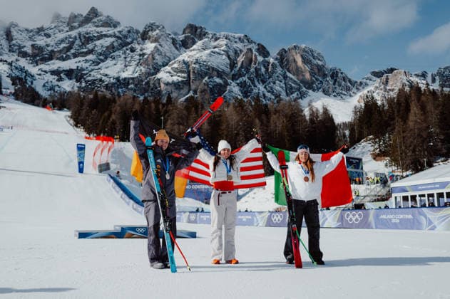 OLYMPICS - Winter Olympic Games, Olympische Spiele, Olympia, OS Milano Cortina 2026 CORTINA D AMPEZZO,ITALY,08.FEB.26 - OLYMPICS, ALPINE SKIING - Winter Olympic Games Milano Cortina 2026,, downhill, women. Image shows the rejoicing of Emma Aicher (GER), Breezy Johnson (USA) and Sofia Goggia (ITA).  GEPAxpictures xAlexanderxSolc
