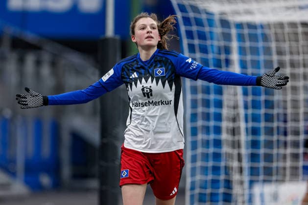 Goalscorer Lotta Wrede Hamburger SV, HSV, 32 with goal celebration, cheering, jubilant, optimistic, game scene, highlight, joy about the goal to 1 0, THE DFB REGULATIONS PROHIBIT ANY USE OF PHOTOGRAPHS AS IMAGE SEQUENCES AND OR QUASI VIDEO , 08 02 2026, Hamburg Germany , Football, Google Pixel Womens Bundesliga, Hamburger SV RB Leipzig xobx