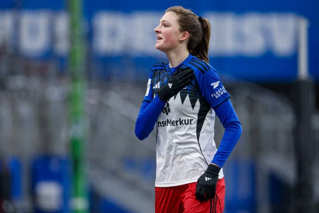 Goalscorer Lotta Wrede Hamburger SV, HSV, 32 with goal celebration, cheering, jubilant, optimistic, game scene, highlight, joy about the goal to 1 0, THE DFB REGULATIONS PROHIBIT ANY USE OF PHOTOGRAPHS AS IMAGE SEQUENCES AND OR QUASI VIDEO , 08 02 2026, Hamburg Germany , Football, Google Pixel Womens Bundesliga, Hamburger SV RB Leipzig xobx