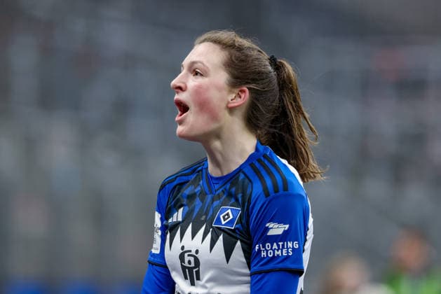 Goalscorer Lotta Wrede Hamburger SV, HSV, 32 with goal celebration, cheering, jubilant, optimistic, game scene, highlight, joy about the goal to 1 0, THE DFB REGULATIONS PROHIBIT ANY USE OF PHOTOGRAPHS AS IMAGE SEQUENCES AND OR QUASI VIDEO , 08 02 2026, Hamburg Germany , Football, Google Pixel Womens Bundesliga, Hamburger SV RB Leipzig xobx