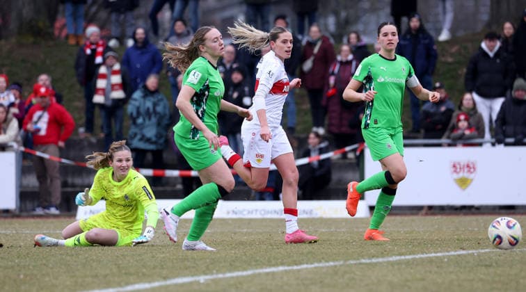 0802 2026, Germany, Stuttgart, Soccer 2 Bundesliga, VfB Stuttgart vs Borussia Mönchengladbach, Goal to 2 0, f l Jil Frehse Mönchengladbach , Sam Drissen Mönchengladbach , Goal scorer Daphina Redzepi VfB II , Maresa Arici Mönchengladbach