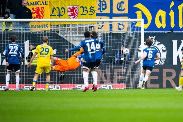 08 02 2026 Soccer, 2025 2026, 2 Bundesliga, 21 Matchday, DSC Arminia Bielefeld Eintracht Braunschweig Goal to 2 2 by Marius Wörl Bielefeld , M Ron Thorben Hoffmann Braunschweig DFL REGULATIONS PROHIBIT ANY USE OF PHOTOGRAPHS AS IMAGE SEQUENCES AND OR QUASI VIDEO