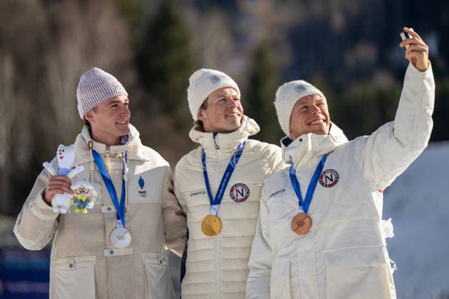 OLYMPICS - Winter Olympic Games, Olympische Spiele, Olympia, OS Milano Cortina 2026 VAL DI FIEMME,ITALY,08.FEB.26 - OLYMPICS, CROSS COUNTRY SKIING - Winter Olympic Games Milano Cortina 2026, 10km, 10km Skiathlon, men. Image shows the podium: Mathis Desloges (FRA), Johannes Hoesflot Klaebo and Martin Loewstroem Nyenget (NOR).  GEPAxpictures xOliverxLerch
