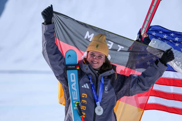 Olympische Winterspiele Milano Cortina 2026 Ski Alpin Abfahrt Frauen am 08.02.2026 im Tofane Alpine Skiing Centre in Cortina d™Ampezzo Emma Aicher ( Deutschland ) gewinnt die Silber Medaille *** Olympic Winter Games Milano Cortina 2026 Alpine Skiing Downhill Women on 08 02 2026 at the Tofane Alpine Skiing Center in Cortina d™Ampezzo Emma Aicher Germany wins the silver medal xMSx