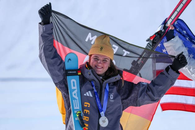Olympische Winterspiele Milano Cortina 2026 Ski Alpin Abfahrt Frauen am 08.02.2026 im Tofane Alpine Skiing Centre in Cortina d™Ampezzo Emma Aicher ( Deutschland ) gewinnt die Silber Medaille *** Olympic Winter Games Milano Cortina 2026 Alpine Skiing Downhill Women on 08 02 2026 at the Tofane Alpine Skiing Center in Cortina d™Ampezzo Emma Aicher Germany wins the silver medal xMSx