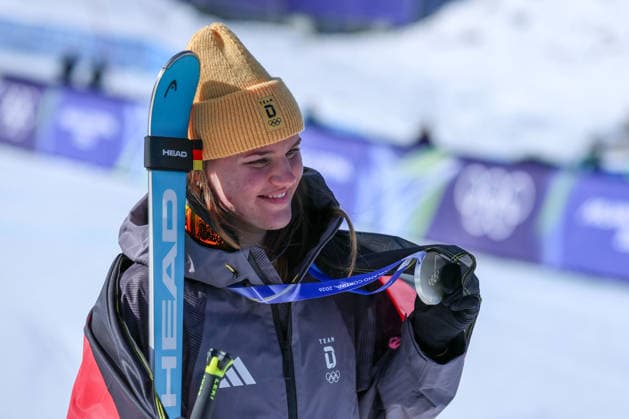 Olympische Winterspiele Milano Cortina 2026 Ski Alpin Abfahrt Frauen am 08.02.2026 im Tofane Alpine Skiing Centre in Cortina d™Ampezzo Emma Aicher ( Deutschland ) gewinnt die Silber Medaille *** Olympic Winter Games Milano Cortina 2026 Alpine Skiing Downhill Women on 08 02 2026 at the Tofane Alpine Skiing Center in Cortina d™Ampezzo Emma Aicher Germany wins the silver medal xMSx